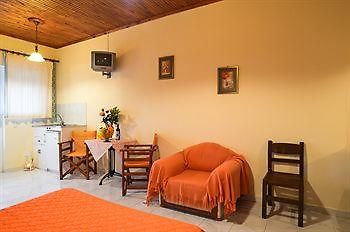 Artemis Studios And Apartments Psarou  Экстерьер фото